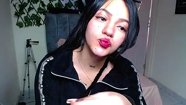 Violettasquirt online show from 07/28/26, 03:21