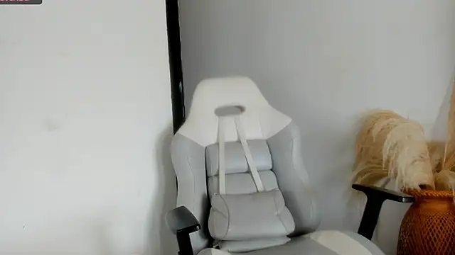 Snapshot of -Sofii_ chatting on 02/14/25, 07:12 -Sofii online show from 02/14/25, 07:12