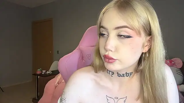 hanna cry baby online show from 03/19/25, 02:46