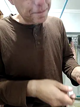 Pineapple04 online show from 10/10/25, 06:23