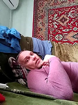 Pineapple04 online show from 10/17/25, 05:21