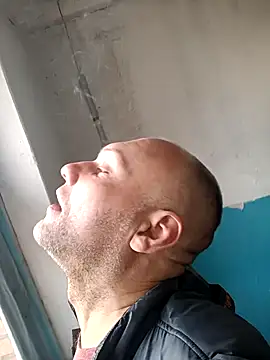 Pineapple04 online show from 10/22/25, 06:57