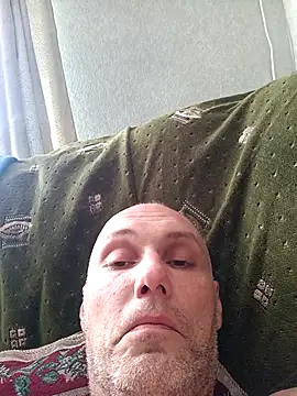 Pineapple04 online show from 10/23/25, 08:57