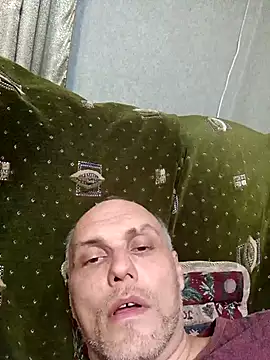 Pineapple04 online show from 11/29/25, 08:23