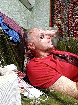Pineapple04 online show from 05/18/26, 07:20