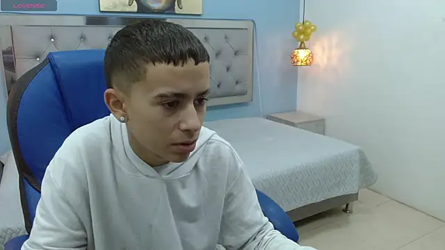 Xavii18 online show from 02/09/25, 12:19