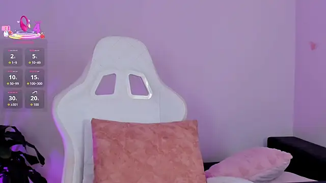 Snapshot of EmilyRive chatting on 10/27/25, 10:36 EmilyRive online show from 10/27/25, 10:36