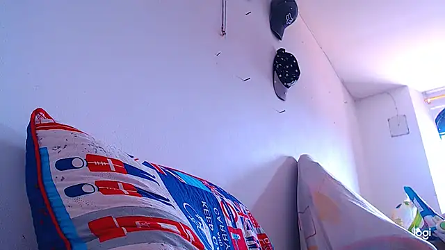 ADAM HOT online show from 12/04/25, 03:43