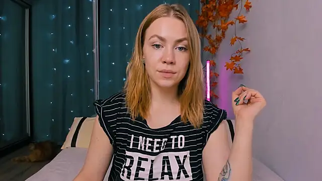 InsatiableFoxX online show from 09/19/25, 07:25