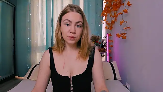 InsatiableFoxX online show from 09/29/25, 05:56