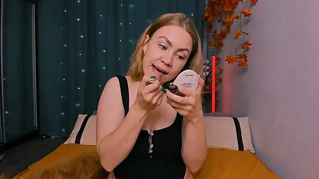 InsatiableFoxX online show from 09/29/25, 10:36