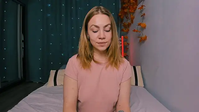 InsatiableFoxX online show from 10/23/25, 07:01