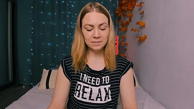 InsatiableFoxX online show from 11/02/25, 07:05