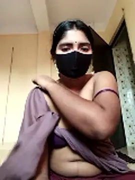 Snapshot of Lina-Rose chatting on 10/18/25, 01:41 Lina-Rose online show from 10/18/25, 01:41