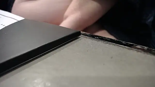 Snapshot of TinyTraps chatting on 01/24/25, 11:23 TinyTraps online show from 01/24/25, 11:23