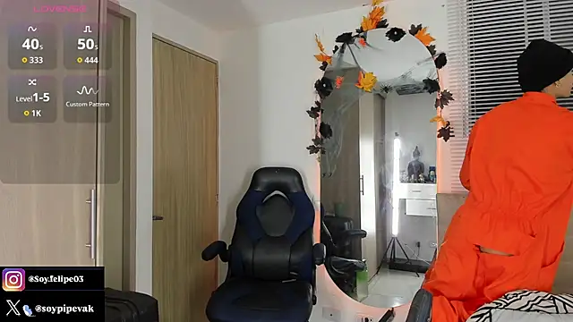 soyander03  online show from 10/15/25, 09:53