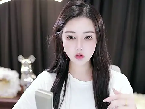 Snapshot of Qiaoqiao_ chatting on 12/29/24, 12:55 Qiaoqiao online show from 12/29/24, 12:55