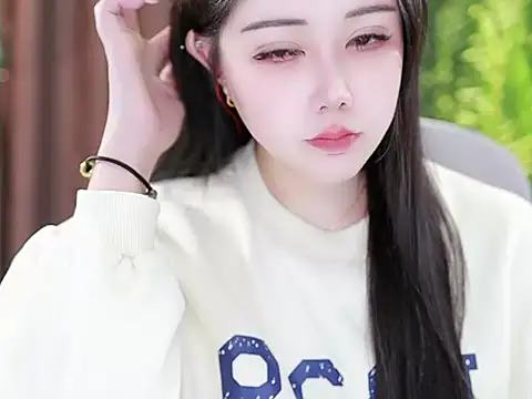 Snapshot of Qiaoqiao_ chatting on 01/15/25, 10:49 Qiaoqiao online show from 01/15/25, 10:49