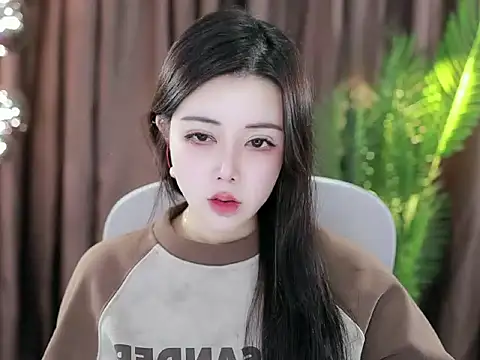 Snapshot of Qiaoqiao_ chatting on 01/24/25, 04:39 Qiaoqiao online show from 01/24/25, 04:39