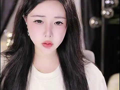 Snapshot of Qiaoqiao_ chatting on 10/04/25, 04:27 Qiaoqiao online show from 10/04/25, 04:27