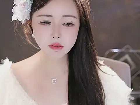 Snapshot of Qiaoqiao_ chatting on 12/03/25, 05:11 Qiaoqiao online show from 12/03/25, 05:11