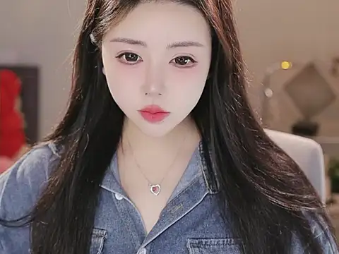 Snapshot of Qiaoqiao_ chatting on 12/16/25, 04:12 Qiaoqiao online show from 12/16/25, 04:12