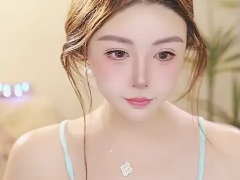 Snapshot of Qiaoqiao_ chatting on 05/15/26, 04:14 Qiaoqiao online show from 05/15/26, 04:14