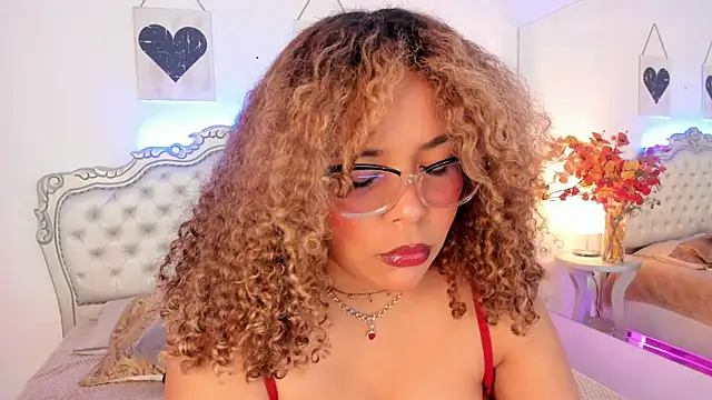 Snapshot of NiaColusi chatting on 11/04/25, 07:46 NiaColusi online show from 11/04/25, 07:46