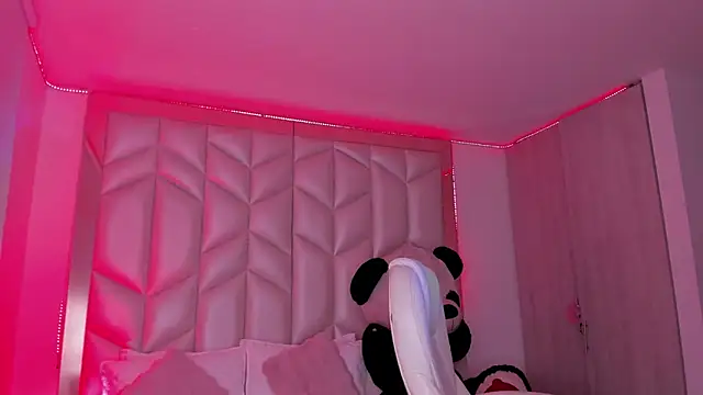 AlhanaRose online show from 01/30/25, 05:52