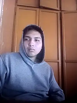 Snapshot of LoganFinds chatting on 10/30/25, 03:13 LoganFinds online show from 10/30/25, 03:13