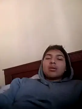 Snapshot of LoganFinds chatting on 11/01/25, 12:51 LoganFinds online show from 11/01/25, 12:51