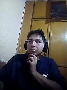 Snapshot of LoganFinds chatting on 11/02/25, 03:20 LoganFinds online show from 11/02/25, 03:20