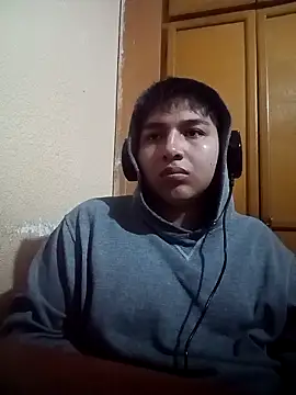 Snapshot of LoganFinds chatting on 11/10/25, 12:53 LoganFinds online show from 11/10/25, 12:53