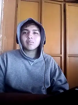 Snapshot of LoganFinds chatting on 11/10/25, 02:27 LoganFinds online show from 11/10/25, 02:27