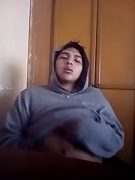 Snapshot of LoganFinds chatting on 11/11/25, 06:30 LoganFinds online show from 11/11/25, 06:30