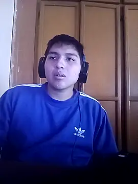 Snapshot of LoganFinds chatting on 11/17/25, 02:12 LoganFinds online show from 11/17/25, 02:12