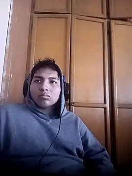 Snapshot of LoganFinds chatting on 11/27/25, 03:03 LoganFinds online show from 11/27/25, 03:03