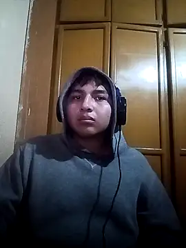 Snapshot of LoganFinds chatting on 11/28/25, 04:15 LoganFinds online show from 11/28/25, 04:15