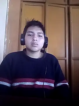 Snapshot of LoganFinds chatting on 12/01/25, 01:49 LoganFinds online show from 12/01/25, 01:49