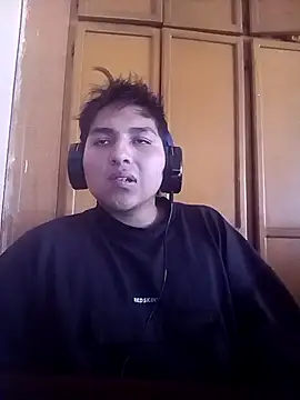 Snapshot of LoganFinds chatting on 12/03/25, 02:59 LoganFinds online show from 12/03/25, 02:59