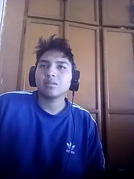 Snapshot of LoganFinds chatting on 12/15/25, 03:05 LoganFinds online show from 12/15/25, 03:05