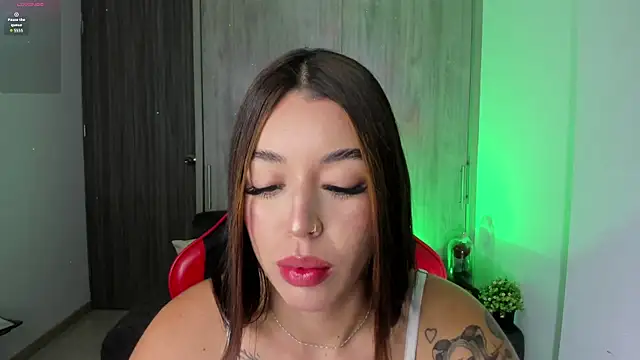 Snapshot of zoee_jackson chatting on 01/10/26, 02:13 zoee jackson online show from 01/10/26, 02:13
