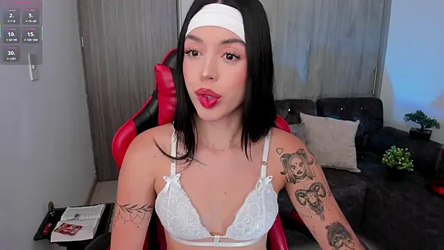 Snapshot of zoee_jackson chatting on 02/19/26, 05:20 zoee jackson online show from 02/19/26, 05:20