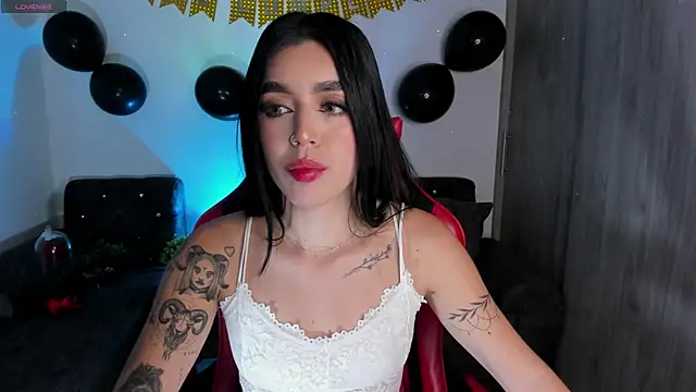 Snapshot of zoee_jackson chatting on 04/18/26, 04:05 zoee jackson online show from 04/18/26, 04:05