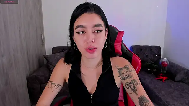 Snapshot of zoee_jackson chatting on 05/16/26, 05:12 zoee jackson online show from 05/16/26, 05:12