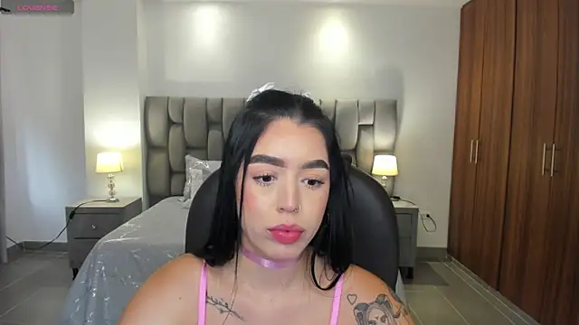 Snapshot of zoee_jackson chatting on 06/04/26, 07:42 zoee jackson online show from 06/04/26, 07:42