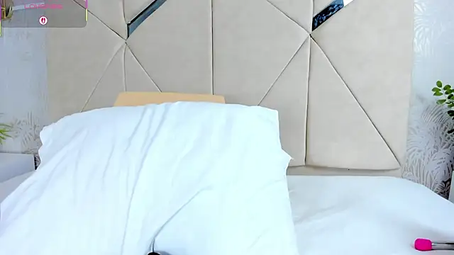 Snapshot of LilitRobins chatting on 10/15/25, 09:37 LilitRobins online show from 10/15/25, 09:37