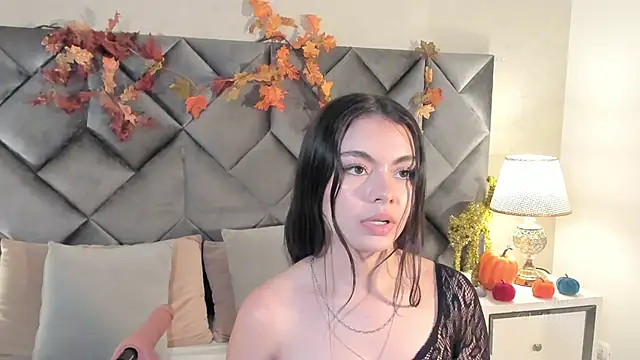 Luisa0110 online show from 10/28/25, 08:55