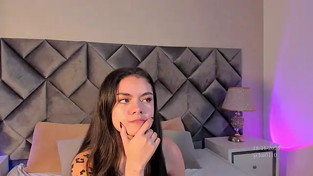 Luisa0110 online show from 11/18/25, 07:40