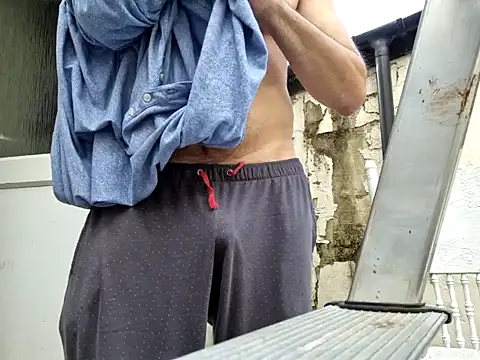 Snapshot of stavroun chatting on 09/23/25, 03:15 stavroun online show from 09/23/25, 03:15